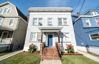 Building Photo - 9 Kling St