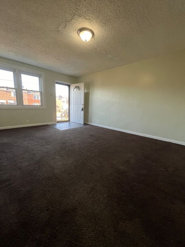 Foto del edificio - Spacious 3 Bedroom 1 Bath in Folcroft