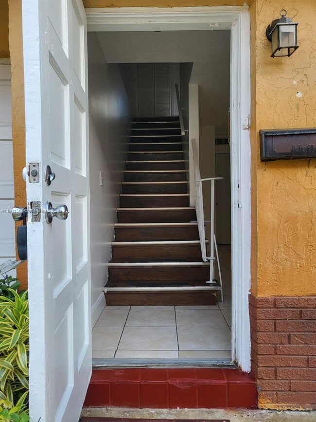 Building Photo - 2554 NW 52nd Ave