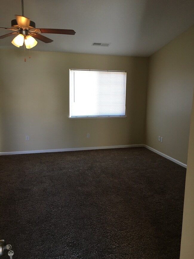 Building Photo - Home for rent Sanger Ca