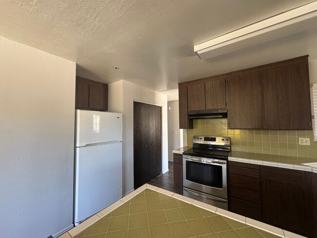 Foto del edificio - BRIGHT CORNER HOME WITH SPACIOUS BACKYARD ...
