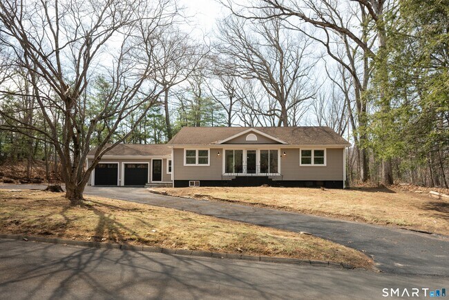 Foto del edificio - 240 Great Plain Rd