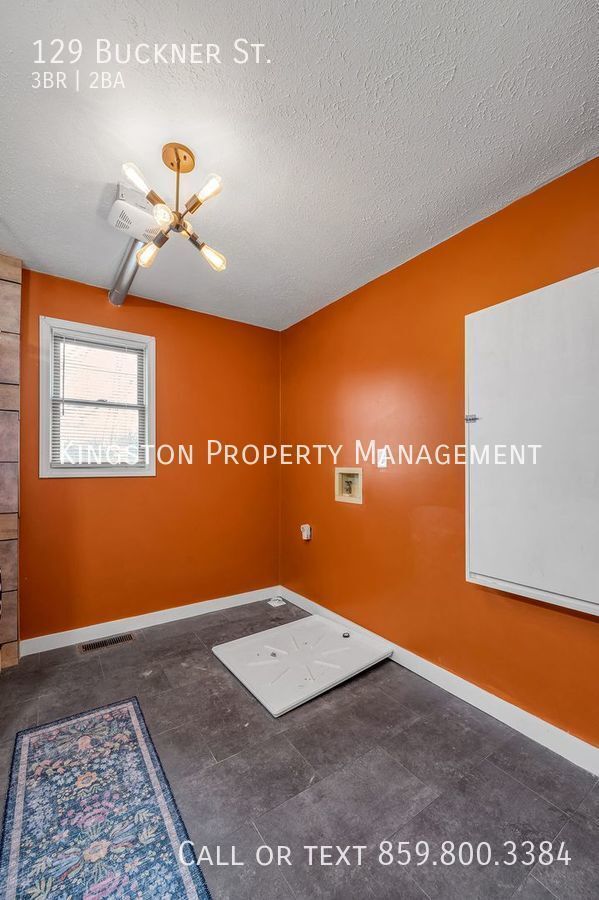 Building Photo - Beautiful 3 Bedroom 2 Bathroom Now Availab...