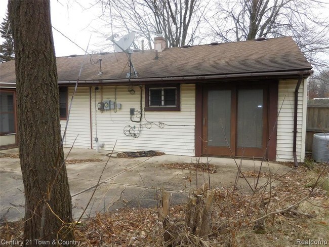 Building Photo - 7887 Elizabeth Lake Rd