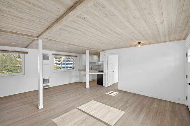 Building Photo - 231 W Canada