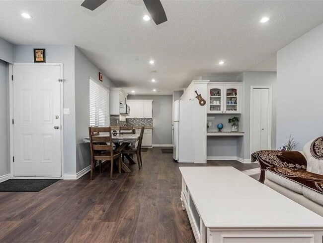 Photo du bâtiment - 33188 Brundige Ave