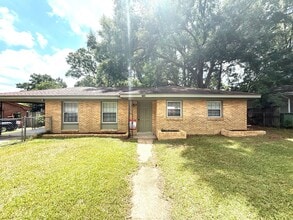 Building Photo - 2726 Green Oaks Dr