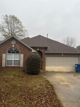 Building Photo - 201 Hickory Point Ln