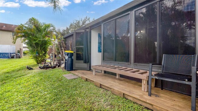 Foto del edificio - 5596 SW 28th Terrace