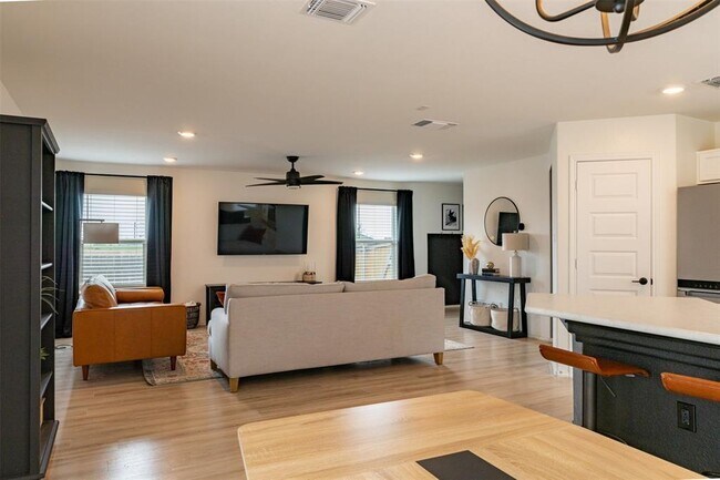 Foto del edificio - 308 McLintock Rd