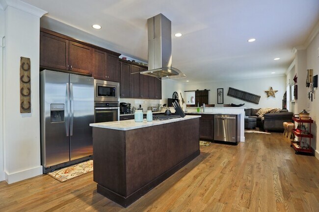 Building Photo - 1414 Lillian St