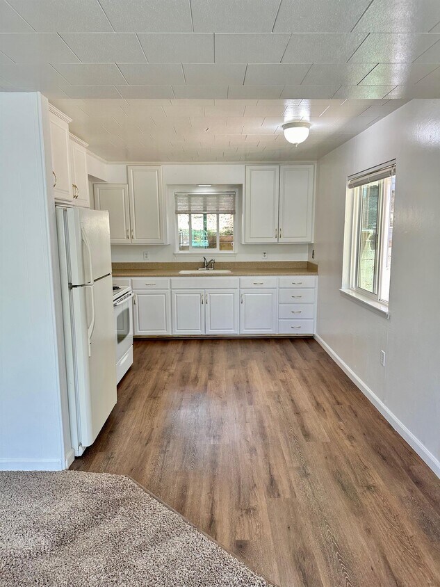 Primary Photo - 321 E Maryland Dr