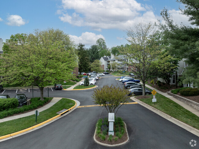 Building Photo - Penderbrook Square