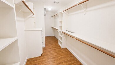 Building Photo - 2710 Hullsmith Dr