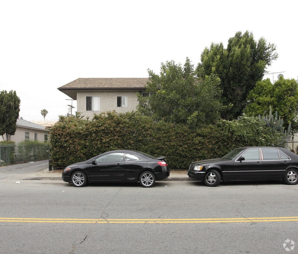 Building Photo - 5855 Tujunga Ave