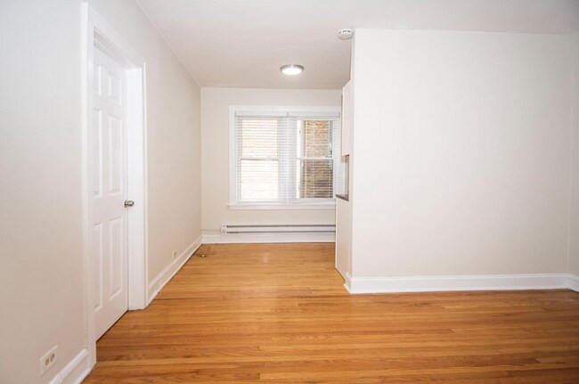 Foto del edificio - 1421 W Hutchinson St