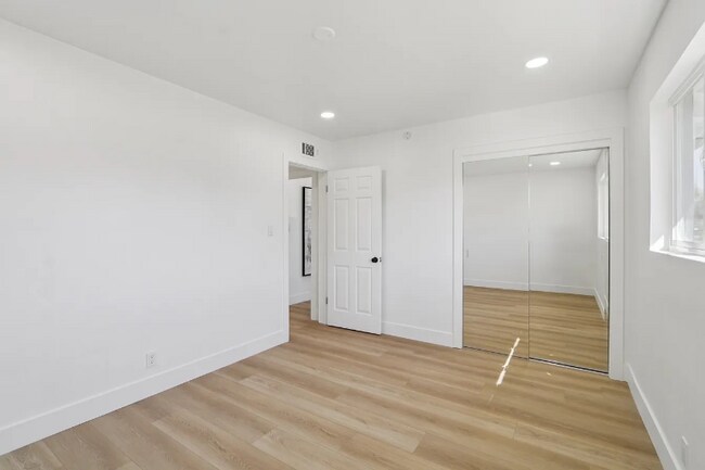 Foto del edificio - 10007 Debra Ave