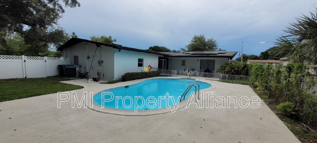 Building Photo - 1824 Rock Lake Dr