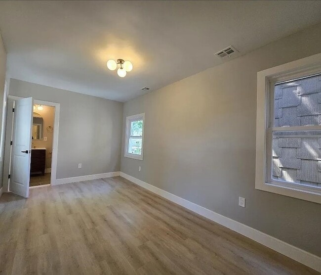 Building Photo - 207 Virginia Ave