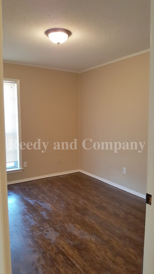 Building Photo - 649 Whiteside Cv