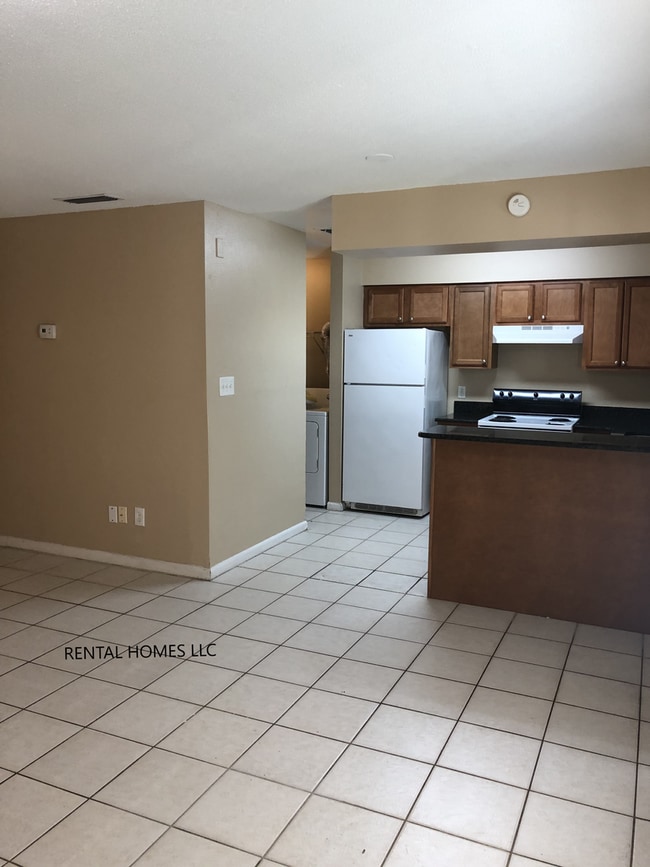 Building Photo - Remodeled Two Bedroom One Bath Duplex in Longwood Conveniently Close to Longwood Sun Rail