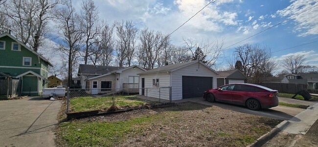 Building Photo - 1420 Thompson Ave