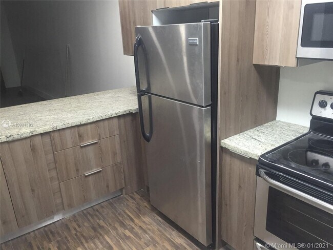 Foto del edificio - 1750 W 46th St