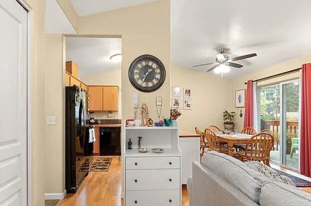 Foto del edificio - 12014 SE Bush St