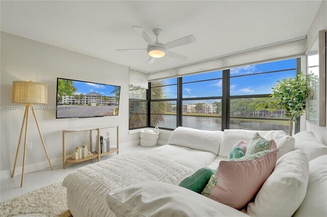 Foto del edificio - 1530 Whitehall Dr