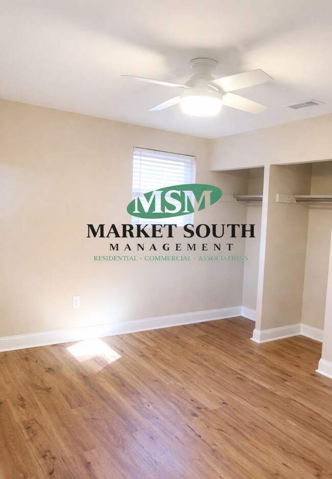 Foto del edificio - NEWLY RENOVATED SPACIOUS HOME