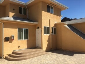 Building Photo - 467 N Marengo Ave