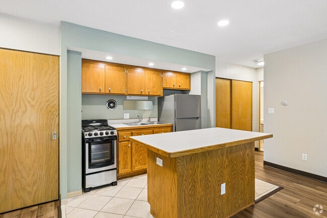 1 dormitorio, 1 baño - 600 pies cuadrados - Cocina - 405 10th Ave N