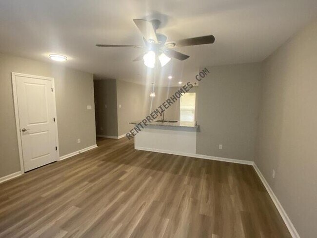 Foto del edificio - 1307 Lee Mac Dr