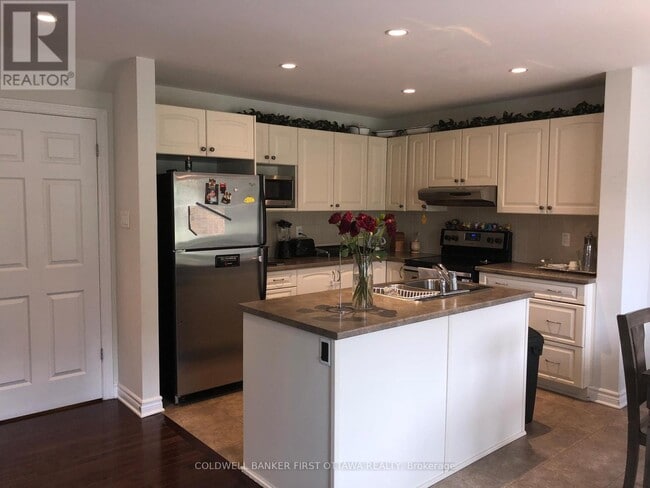 Building Photo - 601 Clearbrook Dr