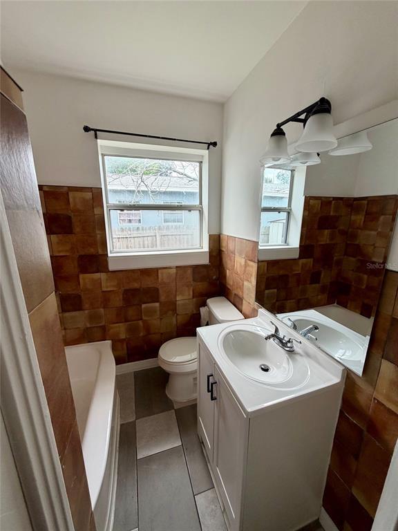 Building Photo - 2134 25th Ave N