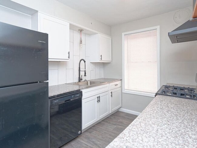 Foto del edificio - 6953 Chippewa St