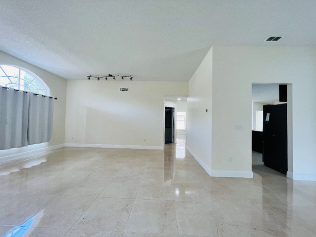 Foto del edificio - 3909 Yellow Finch Ln