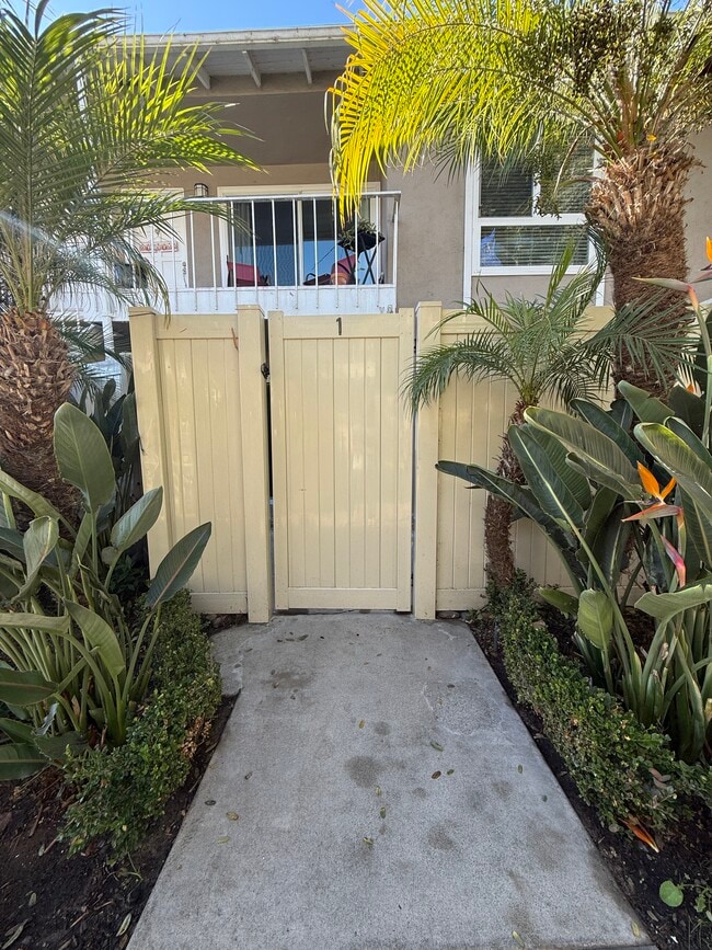 Entrada al patio privado - 1214 Rutland Rd