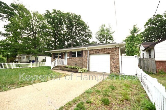 Building Photo - 823 Brentwood Dr