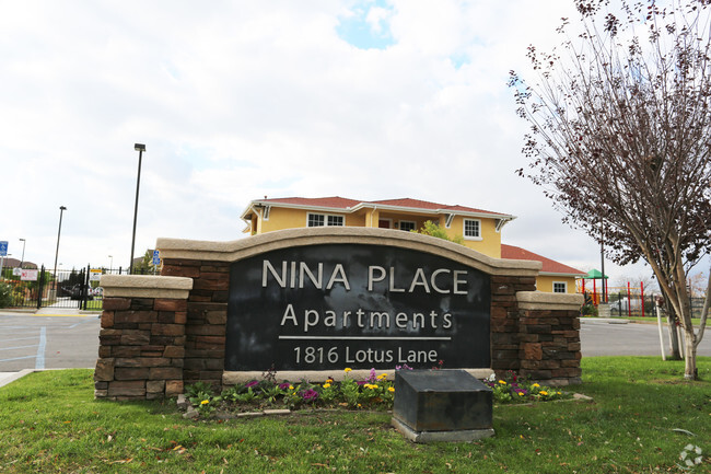 Foto del edificio - Nina Place Apartments