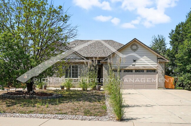 Charming Home with Central AC and Gas Fire... - Charming Home with Central AC and Gas Fire...