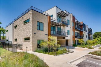 Building Photo - 207 W Johanna St