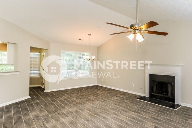 Foto del edificio - 4879 Lake Park Ln