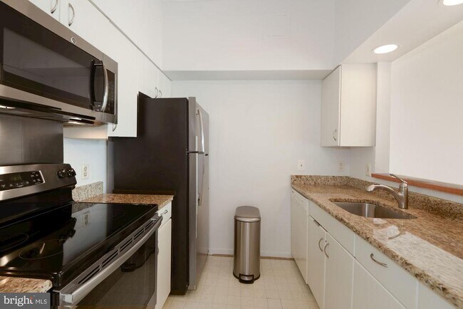 Foto del edificio - 2111 Wisconsin Ave NW