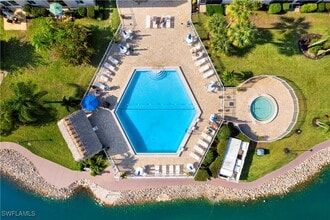 Building Photo - 1008 Manatee Rd