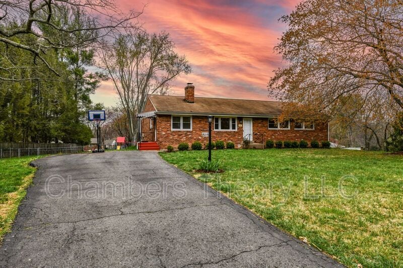 Photo - 3015 James St.