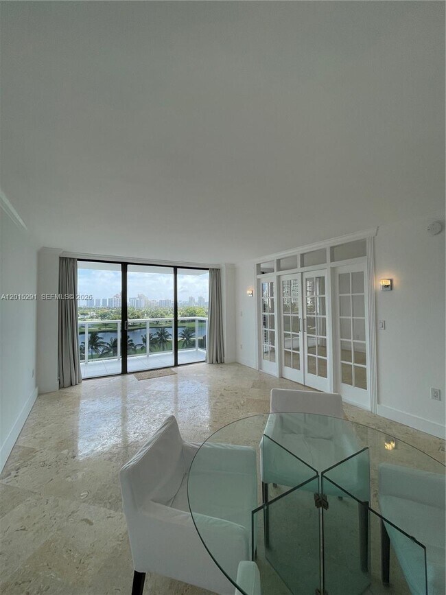 Foto del edificio - 3625 N Country Club Dr