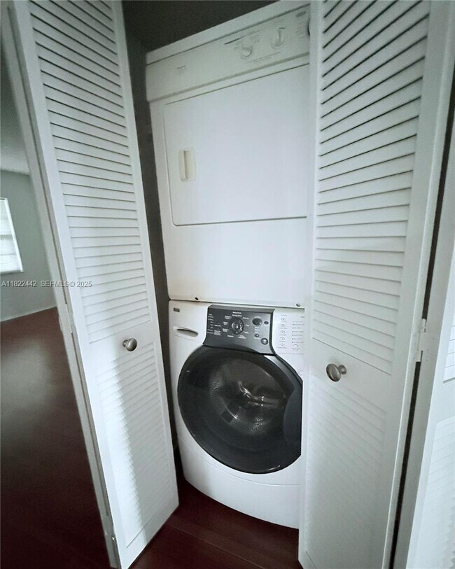 Foto del edificio - 3980 Oaks Clubhouse Dr