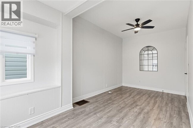 Building Photo - 71 Glendale Ave N