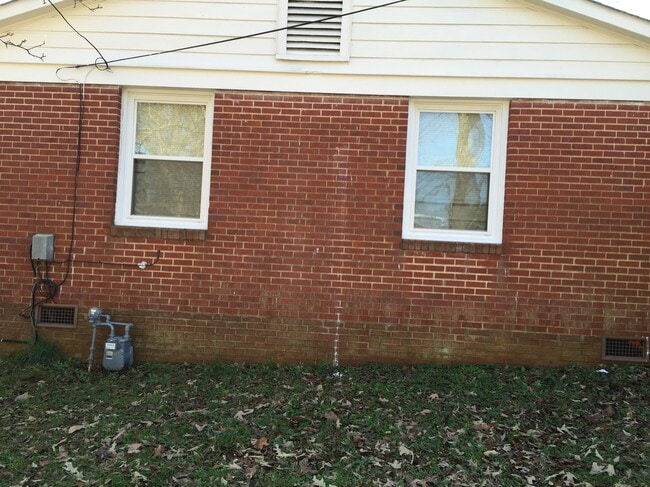 Building Photo - 1830 Haines St